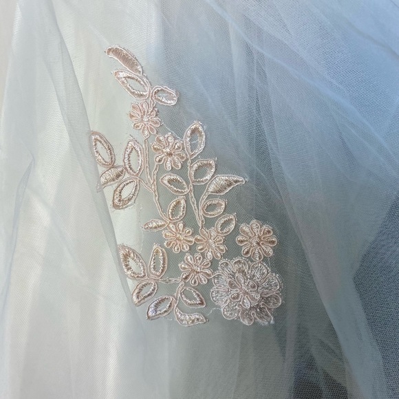 This is a like new flower girl dress. Worn only once, Size 6. Very nice dress. - Picture 4 of 4